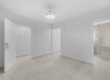 Resale - Apartment / flat - Torrevieja - Playa del Acequion