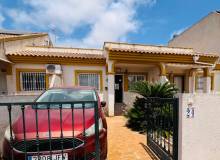 Resale - Town House - Daya Nueva