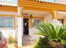 Resale - Town House - Daya Nueva