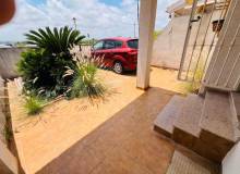 Resale - Town House - Daya Nueva