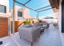 Resale - Villa / Parhus - Aguas Nuevas-Nueva Torrevieja