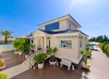 Resale - Villa / Parhus - La Mata