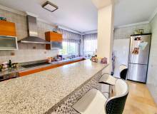 Resale - Villa / Parhus - La Mata