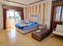 Resale - Villa / Parhus - La Mata