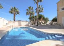 Resale - Villa / Parhus - La Zenia