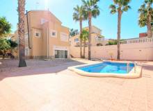 Resale - Villa / Parhus - La Zenia