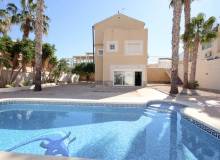 Resale - Villa / Parhus - La Zenia