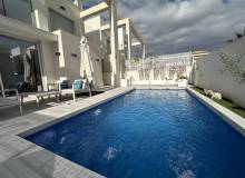 Resale - Villa / Parhus - Orihuela Costa - Cabo Roig