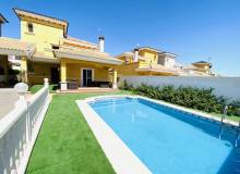 Resale - Villa / Parhus - Orihuela Costa - Cabo Roig