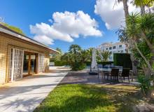 Resale - Villa / Parhus - Orihuela Costa - Las Filipinas