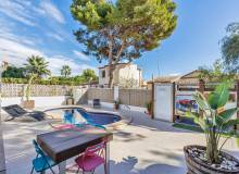 Resale - Villa / Parhus - Orihuela Costa