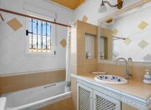 Resale - Villa / Parhus - Torrevieja - La Mata