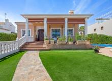 Resale - Villa / Parhus - Torrevieja - La Mata