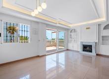 Resale - Villa / Parhus - Torrevieja