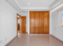 Resale - Villa / Parhus - Torrevieja