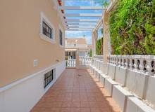Resale - Villa / Parhus - Torrevieja