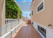 Resale - Villa / Parhus - Torrevieja