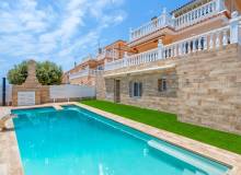 Resale - Villa / Parhus - Torrevieja