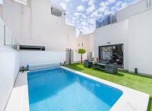 Resale - Villa / Parhus - Torrevieja