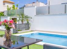 Resale - Villa / Parhus - Torrevieja