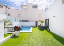 Resale - Villa / Parhus - Torrevieja