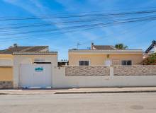 Resale - Villa / Parhus - Torrevieja