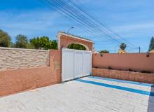 Resale - Villa / Parhus - Torrevieja