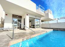 Resale - Villa / Parhus - Villamartin