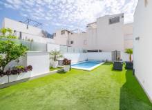 Resale - Villa / Semi detached - Aguas Nuevas-Nueva Torrevieja