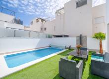 Resale - Villa / Semi detached - Aguas Nuevas-Nueva Torrevieja