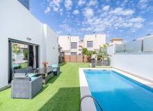 Resale - Villa / Semi detached - Aguas Nuevas-Nueva Torrevieja