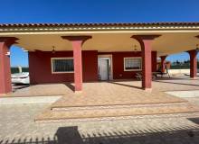 Resale - Villa / Semi detached - Albatera