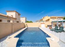 Resale - Villa / Semi detached - Ciudad Quesada