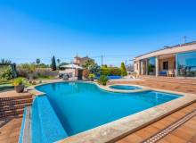 Resale - Villa / Semi detached - Crevillente