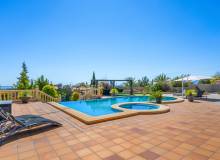 Resale - Villa / Semi detached - Crevillente