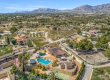 Resale - Villa / Semi detached - Crevillente