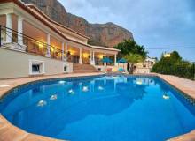 Resale - Villa / Semi detached - Jávea