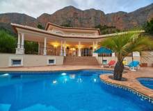 Resale - Villa / Semi detached - Jávea