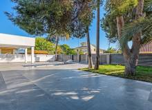 Resale - Villa / Semi detached - Orihuela Costa - Campoamor