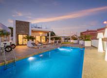 Resale - Villa / Semi detached - Orihuela Costa - Villamartín