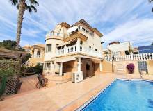 Resale - Villa / Semi detached - Orihuela Costa