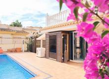 Resale - Villa / Semi detached - Orihuela Costa