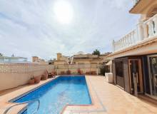 Resale - Villa / Semi detached - Orihuela Costa