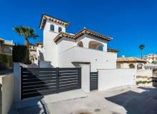 Resale - Villa / Semi detached - Orihuela Costa