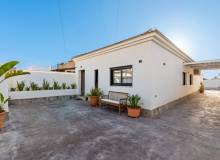 Resale - Villa / Semi detached - Torrevieja - El chaparral