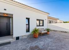 Resale - Villa / Semi detached - Torrevieja - El chaparral