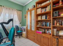 Resale - Villa / Semi detached - Torrevieja - La Mata