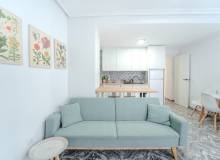 Resale - Villa / Semi detached - Torrevieja - Torrevieja Centro