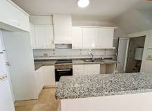 Resale - Villa / Semi detached - Villamartin