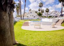 Resale - Villa / Semi detached - Villamartin